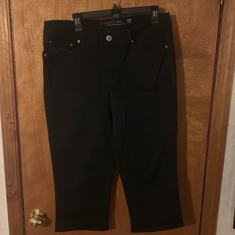 Ladies, black capris